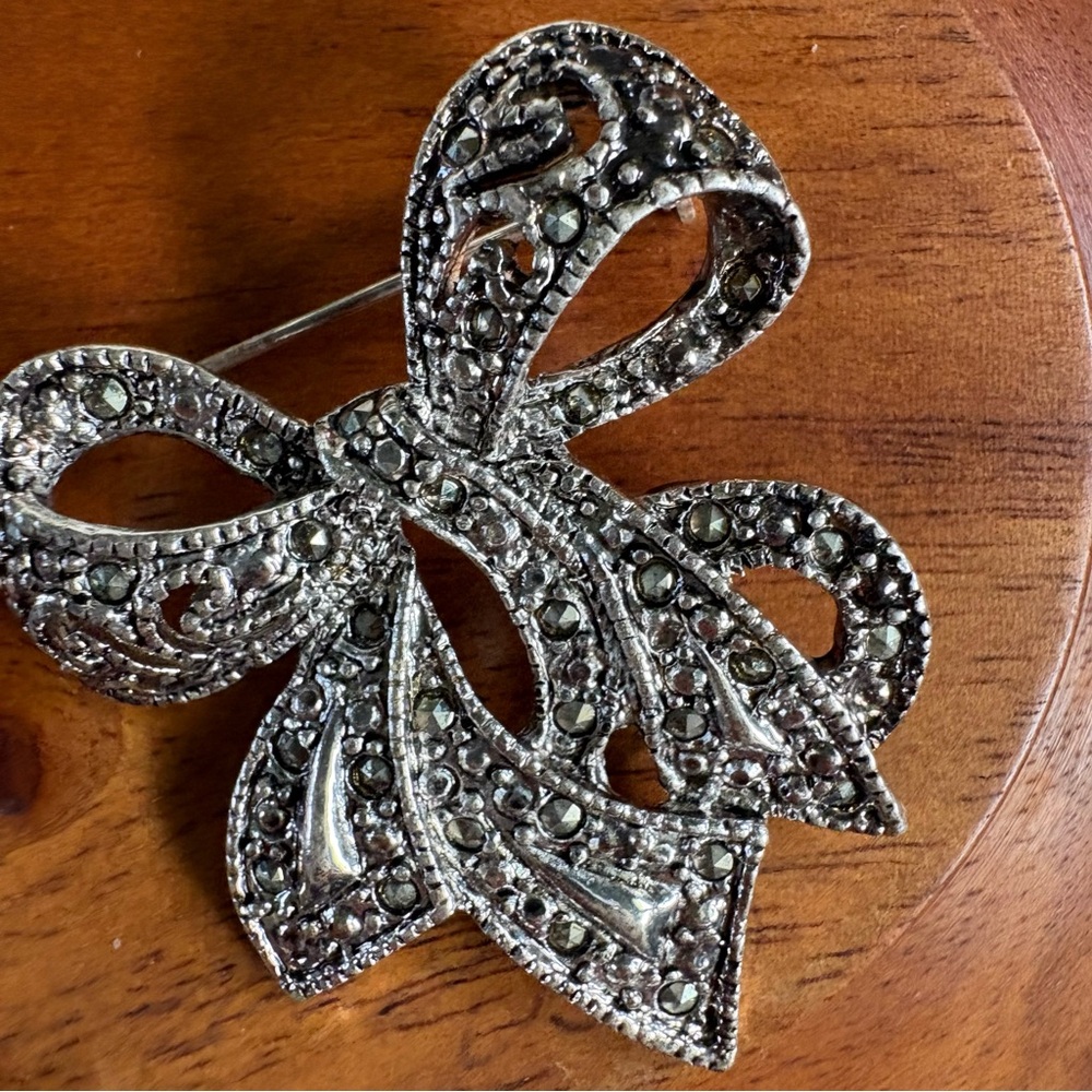 Elegant Silver Bow Brooch